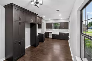 428 Van Molan St, Houston, TX 77022 - Photo 9