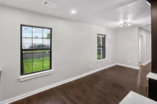 428 Van Molan St, Houston, TX 77022 - Photo 7