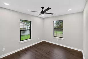 428 Van Molan St, Houston, TX 77022 - Photo 13