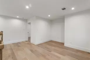 2 Twin Cir Dr, Houston, TX 77042 - Photo 15
