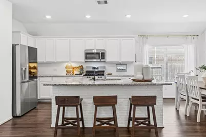 7106 Hillside Avenue, Mont Belvieu, TX 77523 - Photo 5