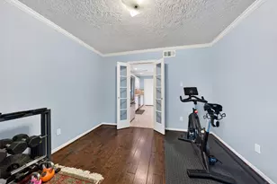 5618 Bough Ct, Houston, TX 77092 - Photo 9
