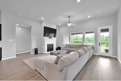 10102 Seaside Alder Drive, Conroe, TX 77385 - Photo 5