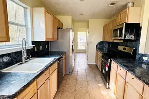 17202 E Shawnee St, Baytown, TX 77523 - Photo 5