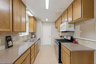 1009 Canyon Springs Dr, La Porte, TX 77571 - Photo 7