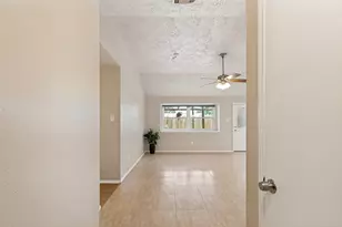 1009 Canyon Springs Dr, La Porte, TX 77571 - Photo 3