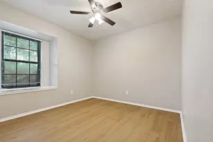 1009 Canyon Springs Dr, La Porte, TX 77571 - Photo 11