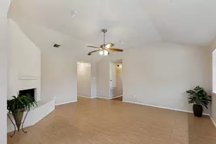 1009 Canyon Springs Dr, La Porte, TX 77571 - Photo 5