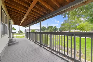 2431 Bay Oaks Harbor Dr, Baytown, TX 77523 - Photo 5