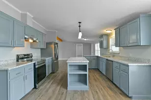 2431 Bay Oaks Harbor Dr, Baytown, TX 77523 - Photo 9