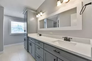 2431 Bay Oaks Harbor Dr, Baytown, TX 77523 - Photo 17