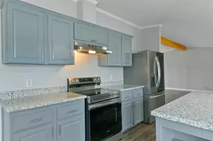 2431 Bay Oaks Harbor Dr, Baytown, TX 77523 - Photo 9