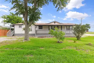2431 Bay Oaks Harbor Dr, Baytown, TX 77523 - Photo 3
