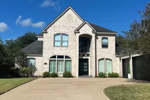 109 Northwood Dr, Lake Jackson, TX 77566 - Photo 1