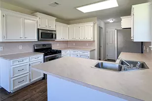 64 Tangerine Ct, Lake Jackson, TX 77566 - Photo 7