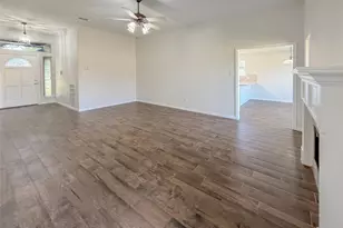 64 Tangerine Ct, Lake Jackson, TX 77566 - Photo 3