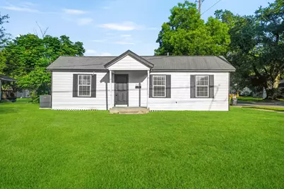 2102 N Galveston Avenue, Pearland, TX 77581 - Photo 1