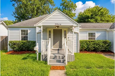 2044 Des Jardines Street, Houston, TX 77023 - Photo 3