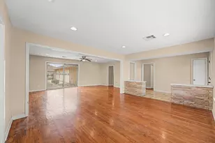 8103 Glenvista St, Houston, TX 77061 - Photo 9