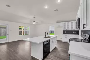 11919 Prosperity Point Dr, Houston, TX 77048 - Photo 13