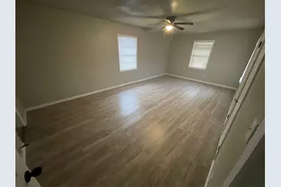 5229 Rue Street, Houston, TX 77033 - Photo 7
