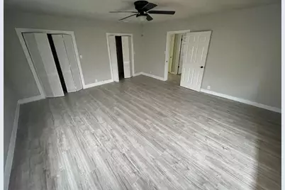 5229 Rue Street, Houston, TX 77033 - Photo 9