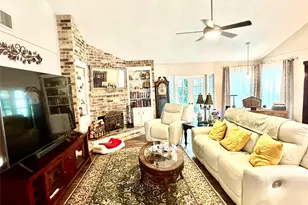 15715 Mill Point Dr, Houston, TX 77059 - Photo 5