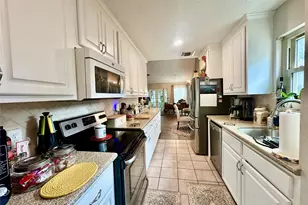 15715 Mill Point Dr, Houston, TX 77059 - Photo 11