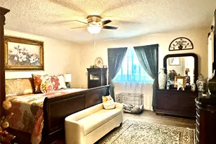 15715 Mill Point Dr, Houston, TX 77059 - Photo 13