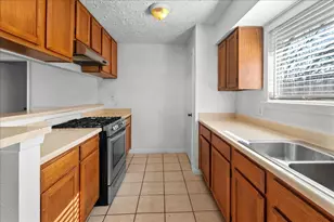 14315 Royal Hill Dr, Houston, TX 77083 - Photo 9