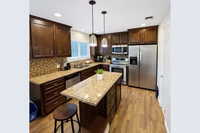 1831 Sherwood Forest Street #28, Houston, TX 77043 - Photo 3