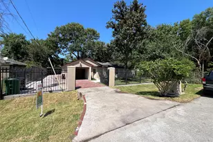2315 Langley Rd, Houston, TX 77093 - Photo 25