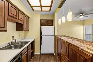 921 Marine Dr, Galveston, TX 77550 - Photo 9