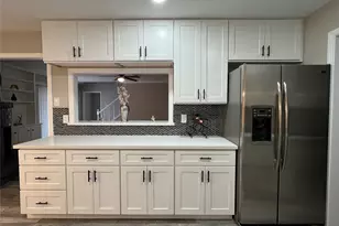 5120 E Bayou Dr, Dickinson, TX 77539 - Photo 3