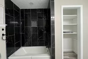 5120 E Bayou Dr, Dickinson, TX 77539 - Photo 23