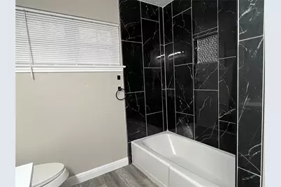 5120 E Bayou Dr, Dickinson, TX 77539 - Photo 31