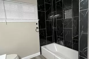 5120 E Bayou Dr, Dickinson, TX 77539 - Photo 31