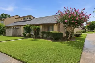 10331 Huntington Pl Dr, Houston, TX 77099 - Photo 1