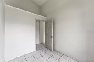 10331 Huntington Pl Dr, Houston, TX 77099 - Photo 9