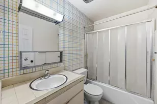 7103 Pella Dr, Houston, TX 77036 - Photo 19