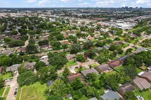 7103 Pella Dr, Houston, TX 77036 - Photo 31