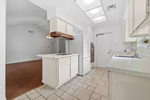 7103 Pella Dr, Houston, TX 77036 - Photo 9