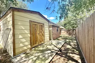 607 Shadowlake Cir, Sealy, TX 77474 - Photo 19