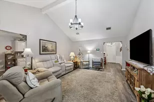 607 Shadowlake Cir, Sealy, TX 77474 - Photo 5