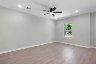 5201 Kenilwood Dr, Houston, TX 77033 - Photo 9