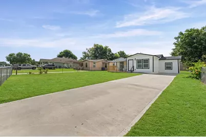 509 17th Avenue N, Texas City, TX 77590 - Photo 1
