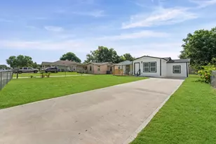 509 17th Ave N, Texas City, TX 77590 - Photo 1
