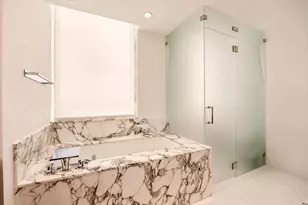 121 N Post Oak Ln, Houston, TX 77024 - Photo 19