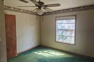404 Svoboda St, Yoakum, TX 77995 - Photo 11