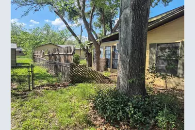 404 Svoboda Street, Yoakum, TX 77995 - Photo 3